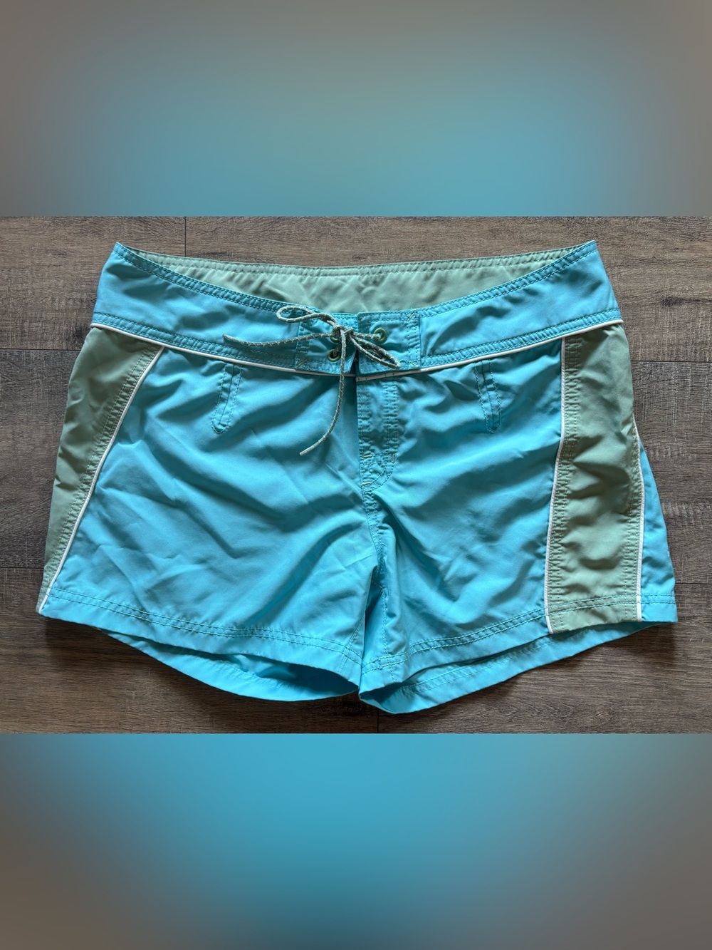 The North Face Women’s size 10 Light Blue Aqua Drawstring Swim Surf Boat Shorts